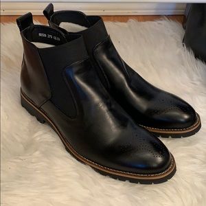 Brogue style leather Chelsea boot, size US 9.5